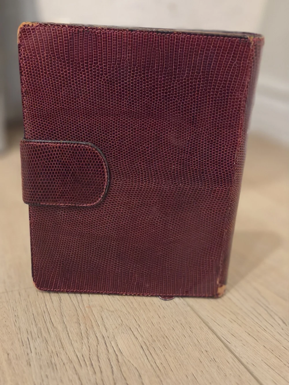 Vintage Gucci Burgundy Lizard-Embossed Leather Agenda Planner Cover With Gold